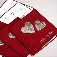 Zaproszenia ślubne F1236b Papier barwiony w masie, ażurowe serca zdobione prawdziwym złoceniem
