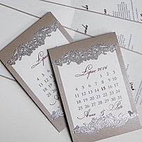 Zaproszenia ślubne F1237p Kalendarz, srebrzony ornament, papier barwiony w masie