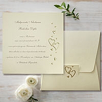 Zaproszenia ślubne C050924 Papier fakturowany, złocone serduszka