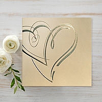 Zaproszenia ślubne C051241C Papier barwiony masie, serca tłoczone zdobione złoceniem